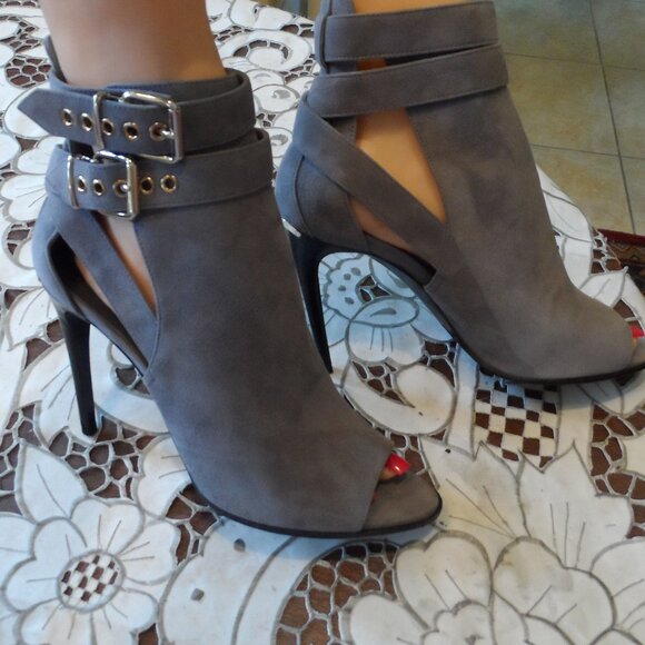 New Burberry Prorsum Gray Suede Heels w/Ankle Wrap Buckle Straps Size 38B - Picture 1 of 16